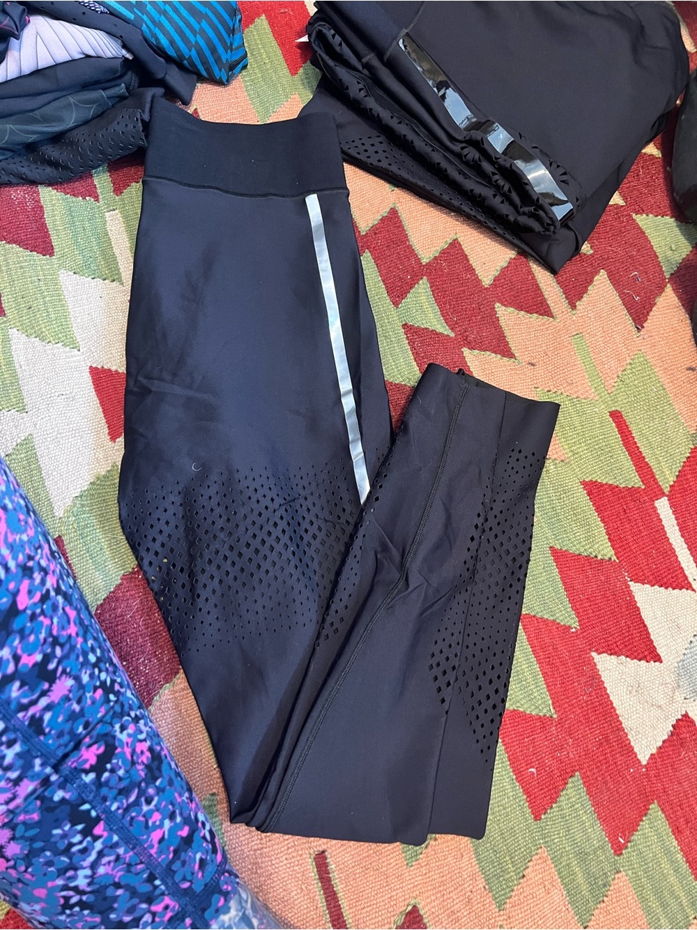 ultracor women’s leggings size L NWT laser cutouts and silver stripe